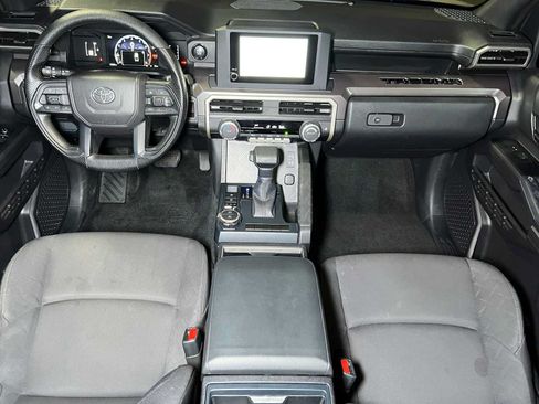 Used 2025 Toyota Tacoma SR5 AWD/4WD image 39