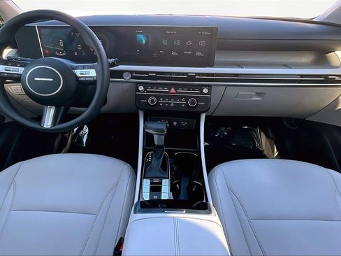 Used 2025 Hyundai Tucson SE image 16