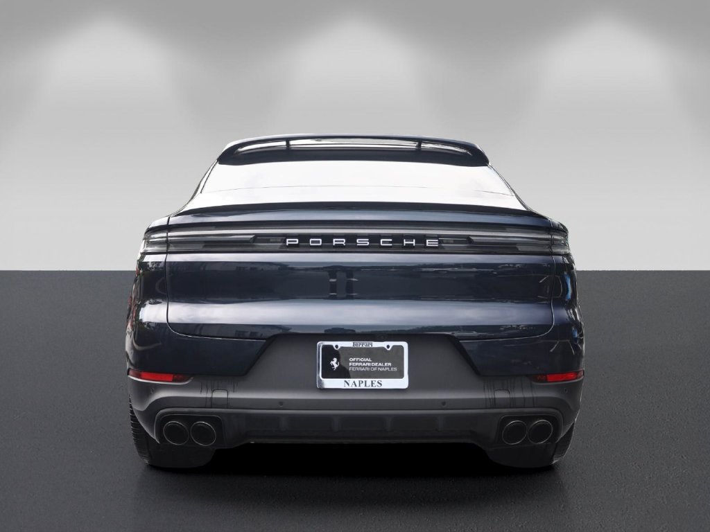 Used 2024 Porsche Cayenne Coupe AWD/4WD image 4