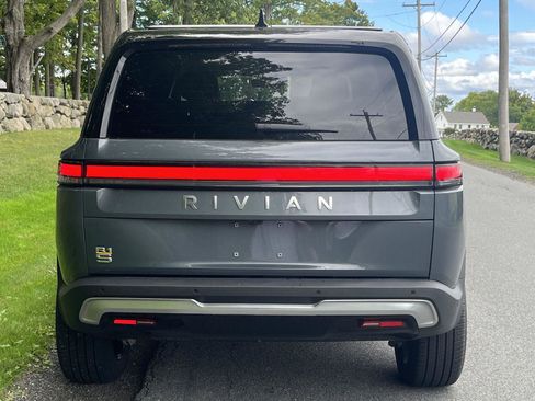 Used 2022 Rivian R1S Launch Edition Quad AWD/4WD image 5