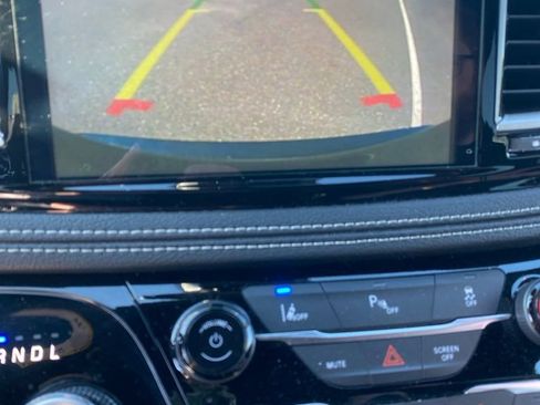 Used 2025 Chrysler Pacifica Select FWD image 27