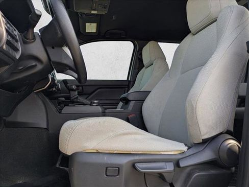 Used 2025 Toyota 4Runner SR5 AWD/4WD image 15