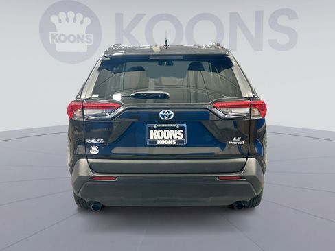Used 2020 Toyota RAV4 LE image 5