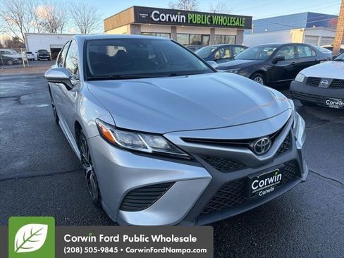 Used 2019 Toyota Camry SE image 3