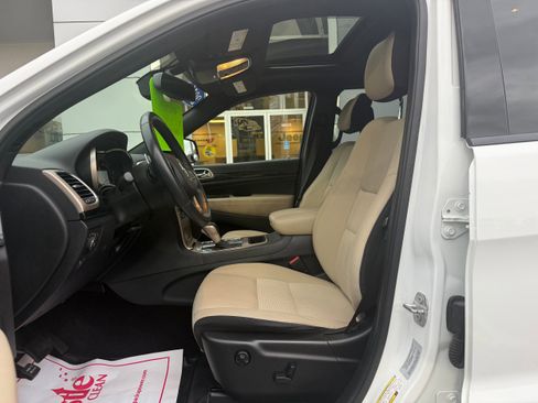 Used 2016 Jeep Grand Cherokee Laredo 75th Anniversary image 13