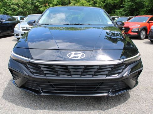 Used 2024 Hyundai Elantra SEL FWD image 3