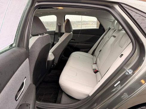 Used 2025 Hyundai Elantra Limited image 29