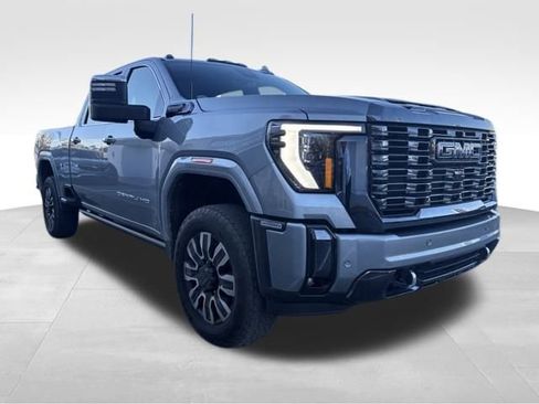 Used 2024 GMC Sierra 2500 Denali Ultimate image 3