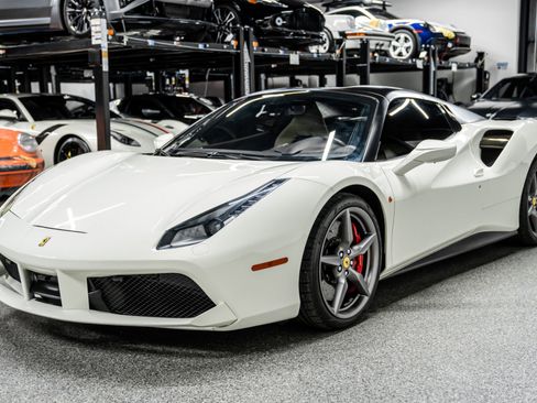 Used 2018 Ferrari 488 Spider image 38