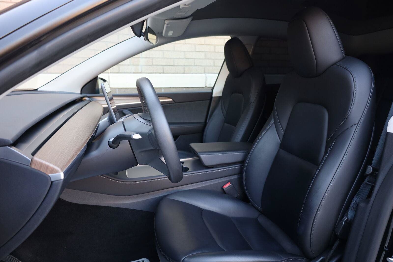 Used 2025 Tesla Model Y Long Range RWD image 18