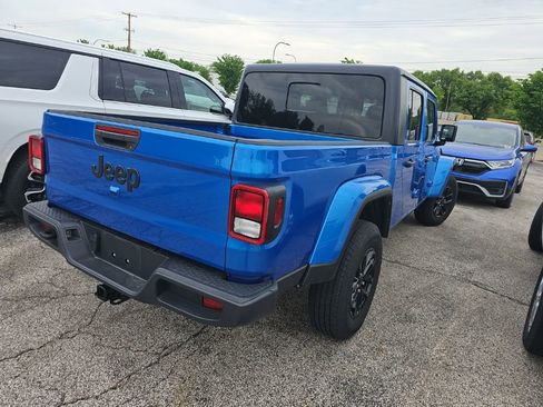 Used 2023 Jeep Gladiator Sport AWD/4WD image 15