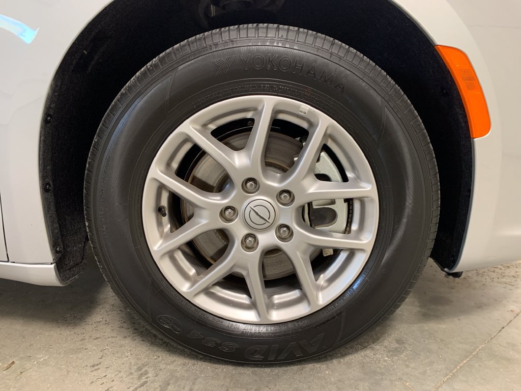 Used 2026 Chrysler Pacifica Select FWD image 30