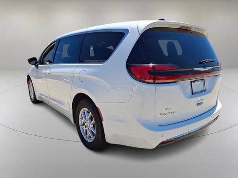 Used 2025 Chrysler Pacifica Select FWD image 7