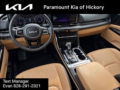Used 2023 Kia Carnival EX image 21