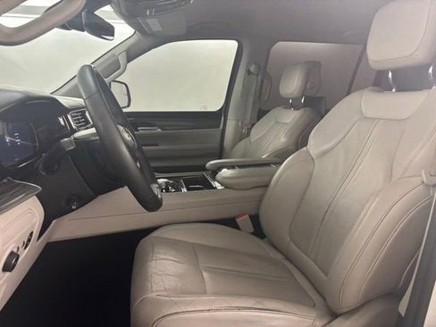 Used 2022 Jeep Wagoneer Series III w/ Rear Seat Video Group 1 AWD/4WD image 23