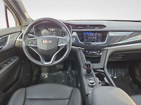 Used 2024 Cadillac XT6 Premium Luxury AWD/4WD image 10