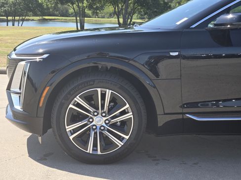 New 2025 Cadillac Lyriq Luxury image 5