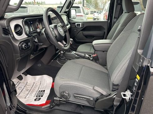 Used 2025 Jeep Wrangler Sport S image 14