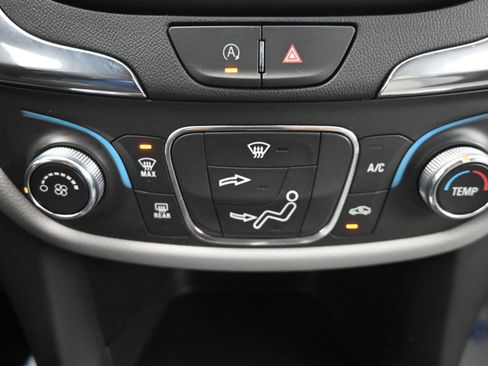 Used 2022 Chevrolet Equinox LS w/ LS Convenience Package AWD/4WD image 16