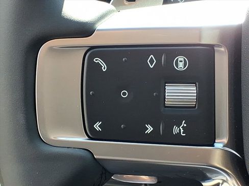 New 2026 Land Rover Discovery Dynamic SE image 17