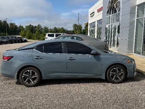 Used 2024 Nissan Sentra SV FWD image 3