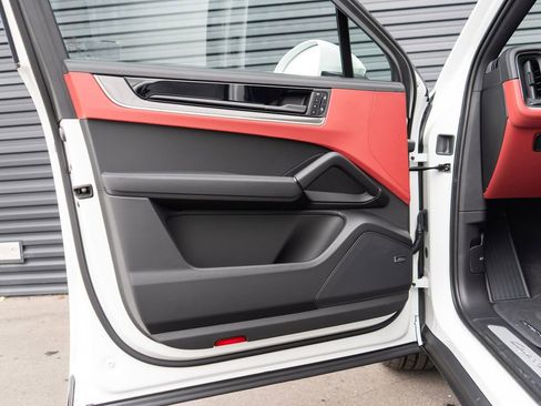 New 2026 Porsche Cayenne E-Hybrid Coupe AWD/4WD image 28