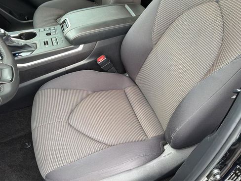 Certified 2024 Toyota Highlander LE AWD/4WD image 30