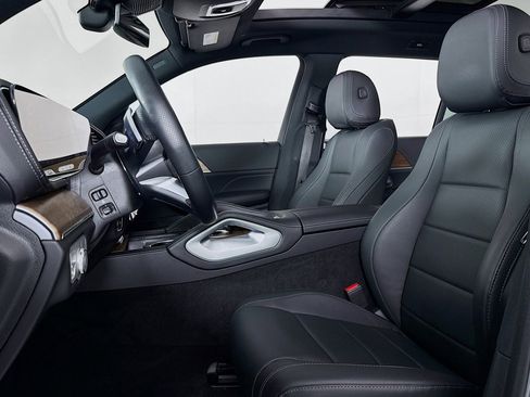Certified 2025 Mercedes-Benz GLS 450 4MATIC image 19
