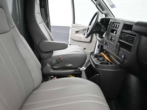 New 2025 GMC Savana 2500 w/ Driver Convenience Package RWD image 22