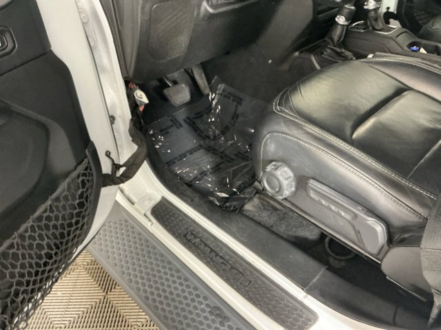 Used 2018 Jeep Wrangler Unlimited Sahara AWD/4WD image 15