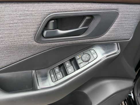 Used 2023 Nissan Rogue S FWD image 13