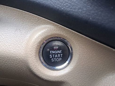 Used 2013 Toyota Highlander Limited AWD/4WD image 25