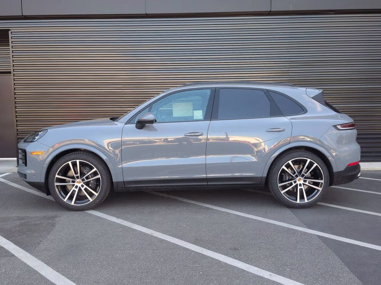 Certified 2026 Porsche Cayenne AWD/4WD image 2