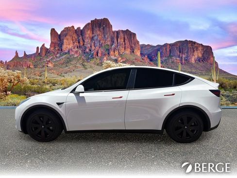 Used 2021 Tesla Model Y Long Range AWD/4WD image 3