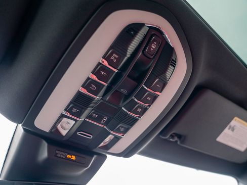 New 2026 Porsche Macan image 22