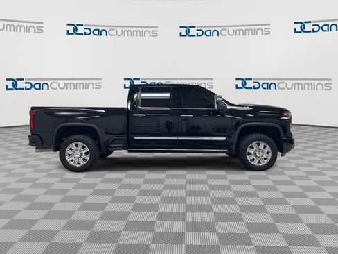 Used 2024 Chevrolet Silverado 2500 High Country w/ Technology Package AWD/4WD image 9