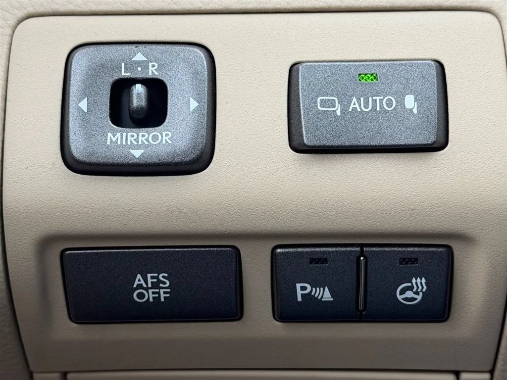 Used 2009 Lexus LS 460 w/ Comfort Pkg RWD image 19