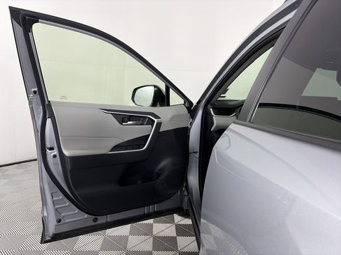 Used 2022 Toyota RAV4 XLE image 10