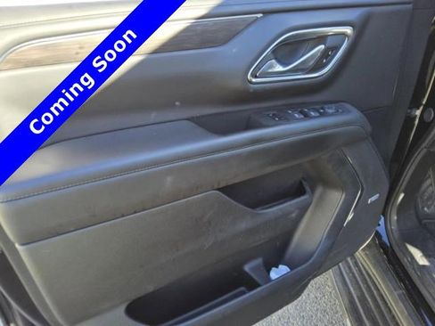 Used 2024 Chevrolet Suburban LT RWD image 14