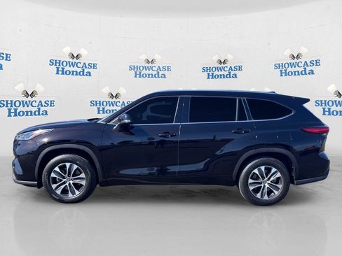Used 2021 Toyota Highlander XLE FWD image 4