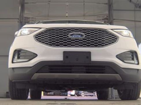 Used 2023 Ford Edge SEL w/ Convenience Package AWD/4WD image 3
