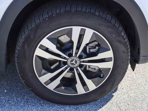 Certified 2025 Mercedes-Benz GLB 250 4MATIC image 11