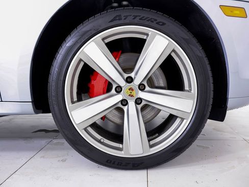 Certified 2022 Porsche Macan S w/ Premium Package Plus AWD/4WD image 29