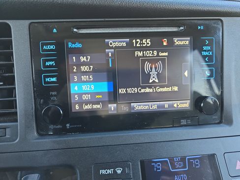 Used 2015 Toyota Sienna XLE Premium image 23