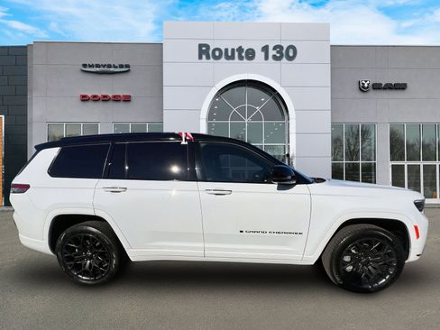 Used 2023 Jeep Grand Cherokee L Summit w/ High Altitude Package AWD/4WD image 5