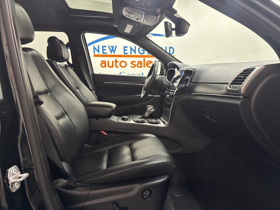 Used 2018 Jeep Grand Cherokee Laredo AWD/4WD image 17