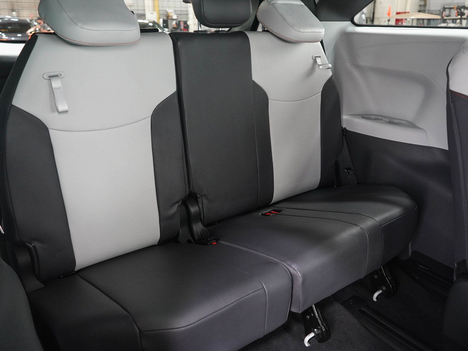 Used 2024 Toyota Sienna XSE AWD/4WD image 15