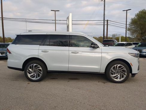 New 2025 Lincoln Navigator Reserve image 2