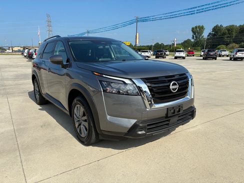 Used 2024 Nissan Pathfinder SV FWD image 4
