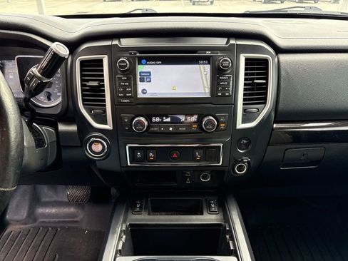 Used 2018 Nissan Titan SV w/ SV Convenience Package image 22